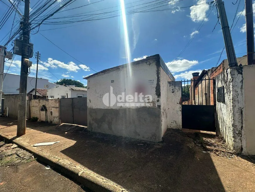 Foto 1 de Lote/Terreno à venda, 343m² em Marta Helena, Uberlândia