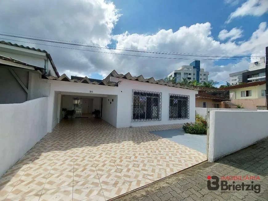 Foto 1 de Casa com 4 Quartos para alugar, 209m² em Bom Retiro, Joinville