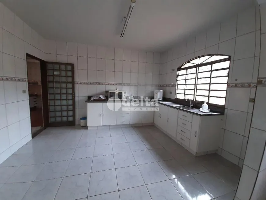 Foto 1 de Casa com 3 Quartos à venda, 253m² em Presidente Roosevelt, Uberlândia