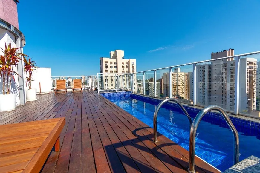 Foto 1 de Apartamento com 3 Quartos à venda, 72m² em Passo da Areia, Porto Alegre