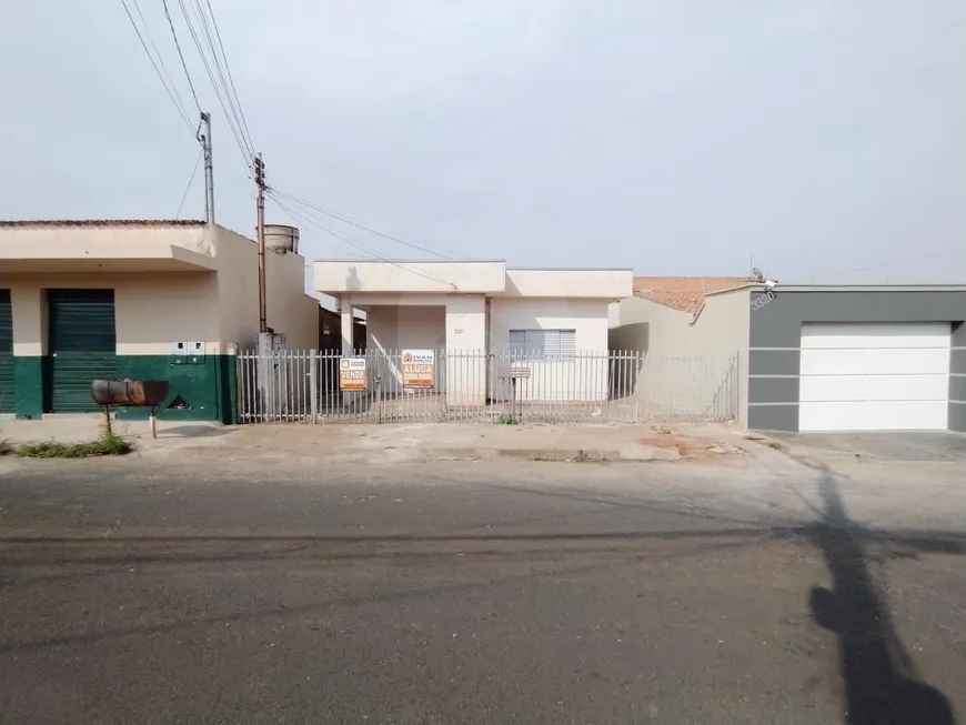 Foto 1 de Casa com 3 Quartos para alugar, 100m² em Custódio Pereira, Uberlândia