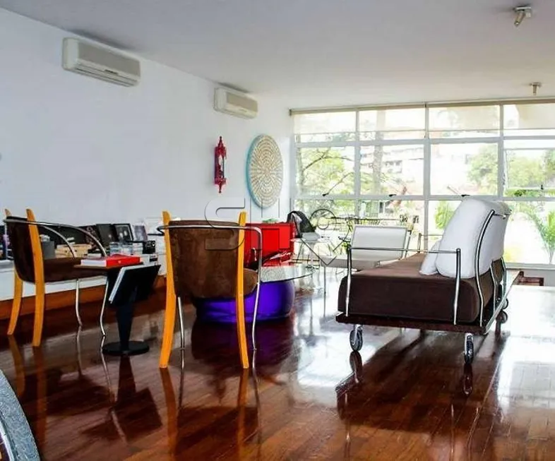 Foto 1 de Casa com 4 Quartos à venda, 447m² em Pacaembu, São Paulo