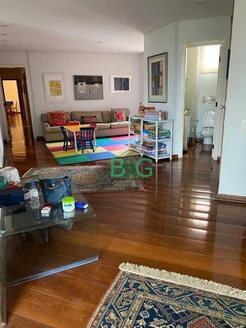 Foto 1 de Apartamento com 3 Quartos à venda, 275m² em Real Parque, São Paulo