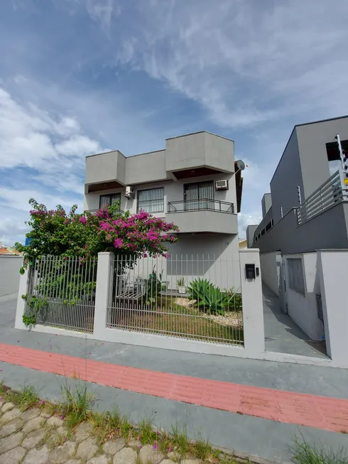 Foto 1 de Prédio Residencial com 11 Quartos à venda, 430m² em Forquilhinhas, São José