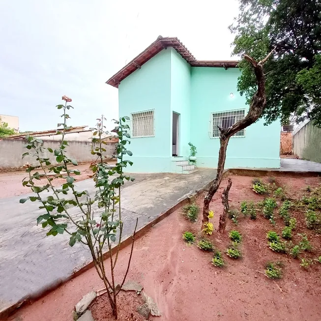 Foto 1 de Casa com 3 Quartos à venda, 140m² em Braúnas, Belo Horizonte