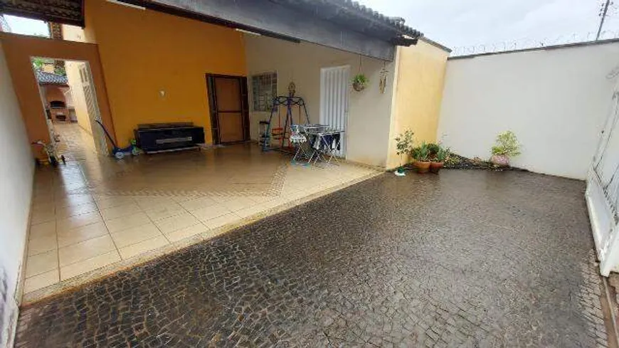 Foto 1 de Casa com 3 Quartos à venda, 140m² em Jardim das Palmeiras, Uberlândia