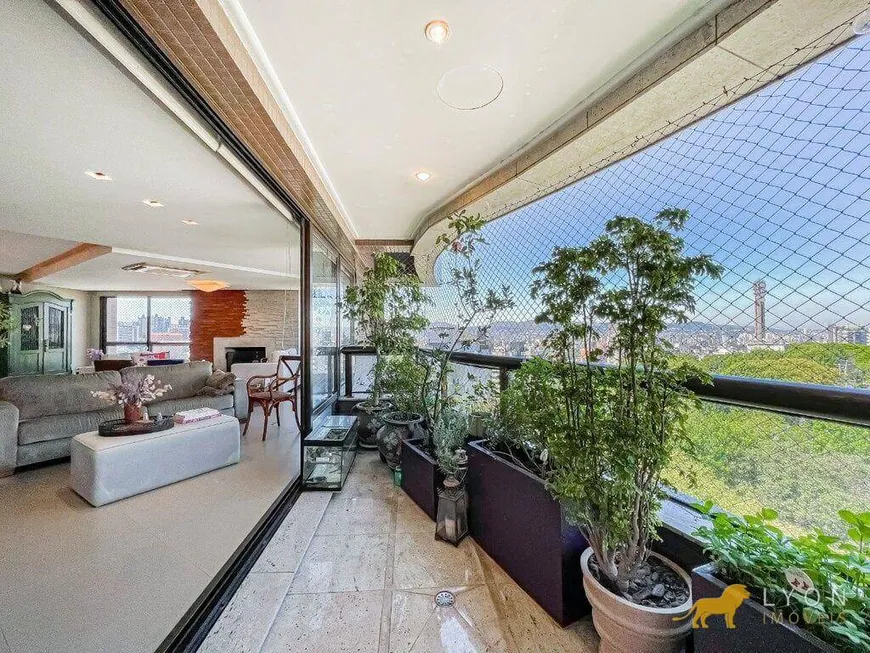 Foto 1 de Apartamento com 4 Quartos à venda, 237m² em Auxiliadora, Porto Alegre