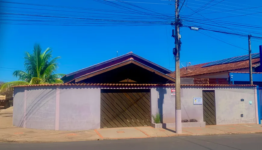 Foto 1 de Casa com 3 Quartos à venda, 137m² em Centro, Dourado