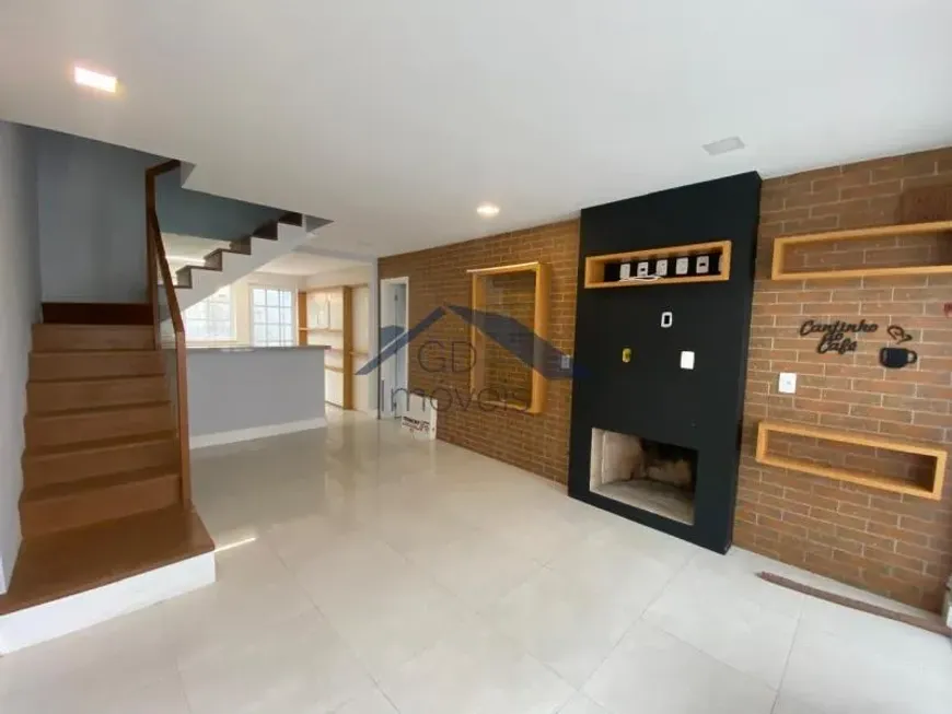 Foto 1 de Casa com 3 Quartos à venda, 110m² em Valparaiso, Petrópolis