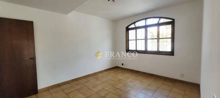 Foto 1 de Sobrado com 4 Quartos à venda, 90m² em Centro, Taubaté