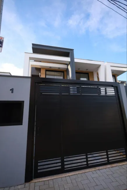 Foto 1 de Casa com 3 Quartos à venda, 132m² em Floresta, Joinville