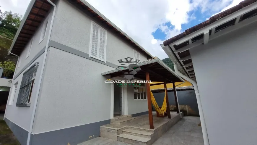 Foto 1 de Casa com 3 Quartos à venda, 200m² em Bingen, Petrópolis