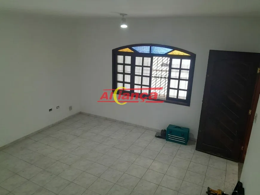 Foto 1 de Sobrado com 3 Quartos para alugar, 243m² em Jardim Santa Mena, Guarulhos