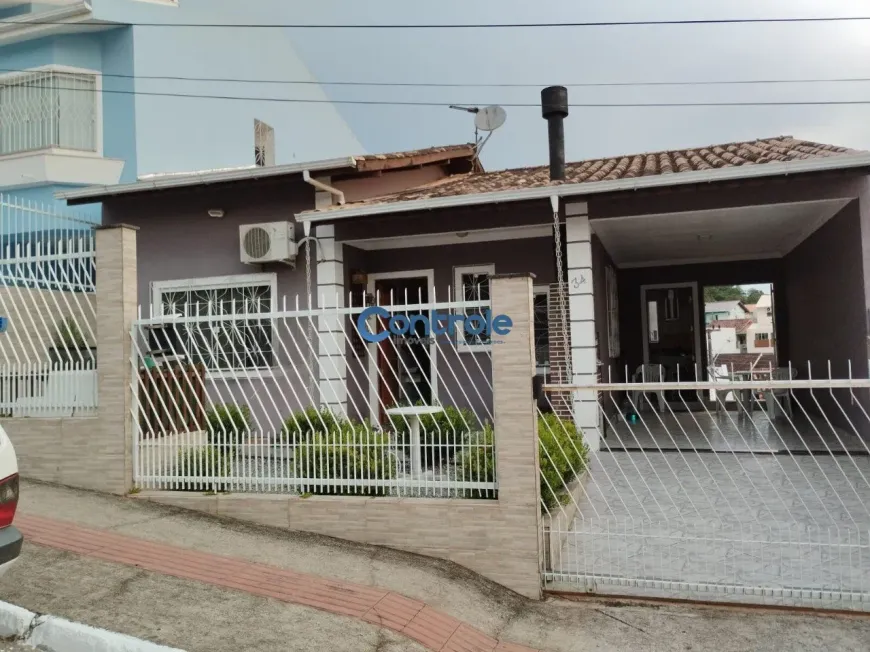Foto 1 de Casa com 3 Quartos à venda, 120m² em Forquilhas, São José