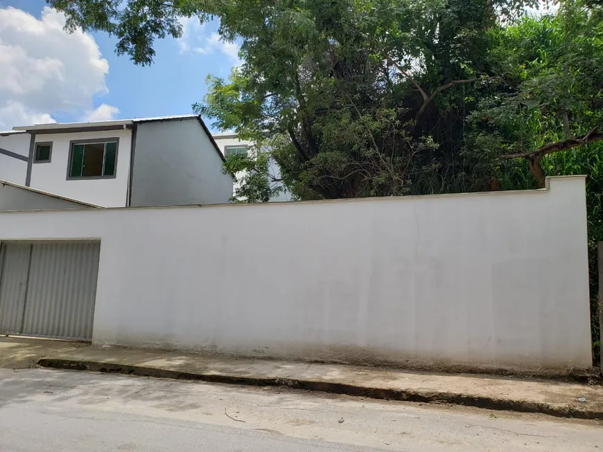 Foto 1 de Lote/Terreno à venda, 320m² em Centro, Ibirite