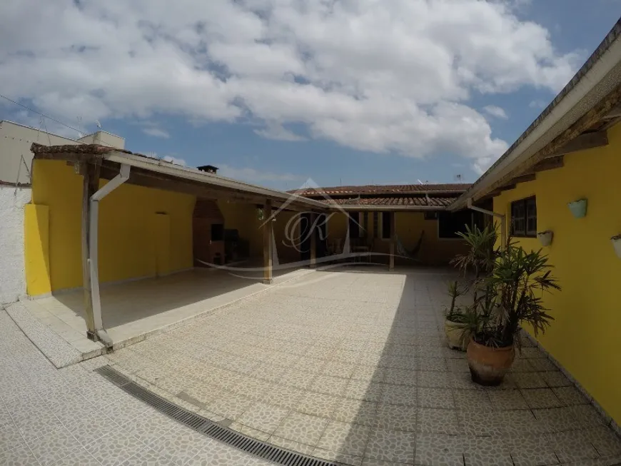 Foto 1 de Casa com 4 Quartos à venda, 233m² em Balneario Forest, Caraguatatuba