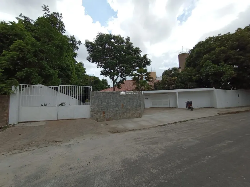 Foto 1 de Casa com 4 Quartos para alugar, 620m² em Planalto, Teresina