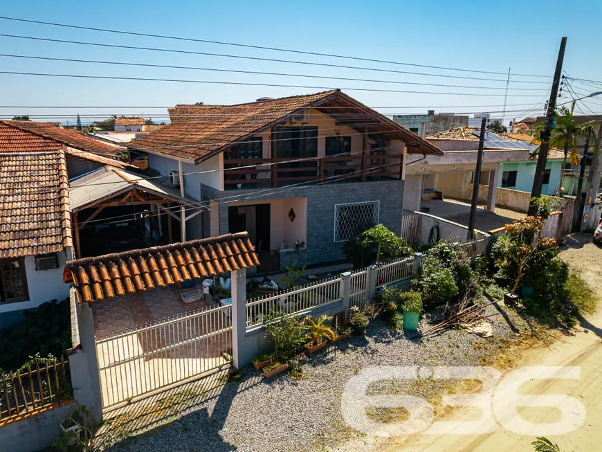 Foto 1 de Sobrado com 4 Quartos à venda, 210m² em Centro, Balneário Barra do Sul