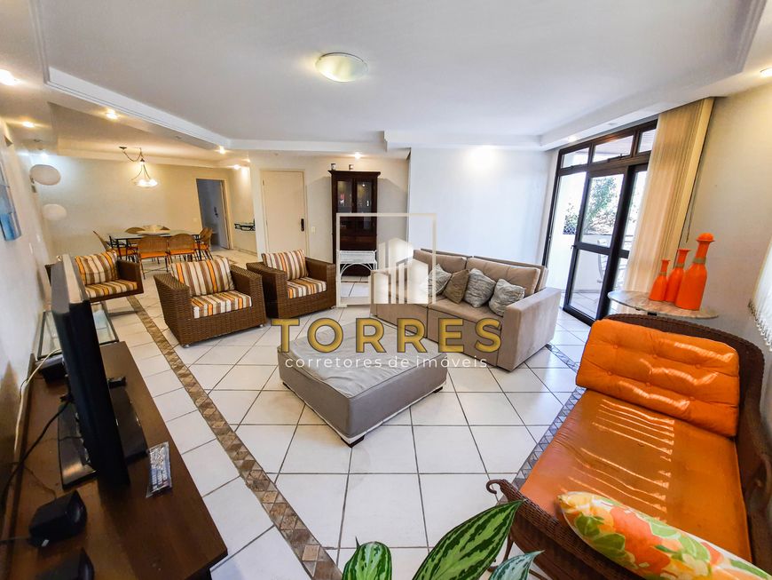 Foto 1 de Apartamento com 4 Quartos à venda, 152m² em Praia das Pitangueiras, Guarujá