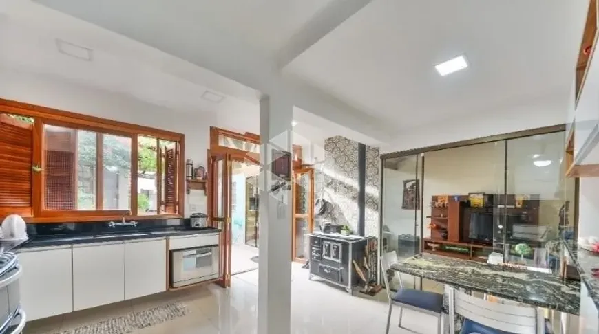 Foto 1 de Casa com 3 Quartos à venda, 200m² em Ipanema, Porto Alegre