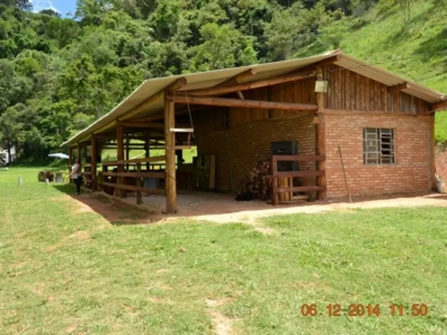 Foto 1 de Fazenda/Sítio com 4 Quartos à venda, 300m² em Centro, Taubaté