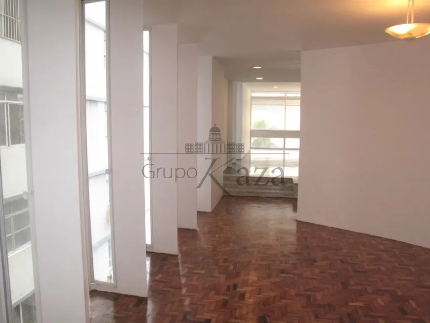 Foto 1 de Apartamento com 3 Quartos para alugar, 195m² em Cerqueira César, São Paulo