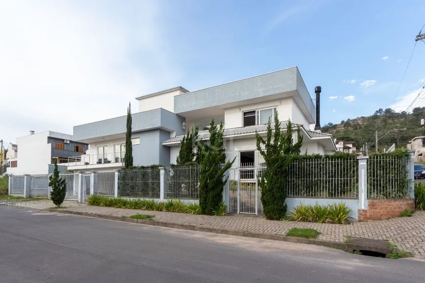 Foto 1 de Casa com 4 Quartos à venda, 378m² em Guarujá, Porto Alegre