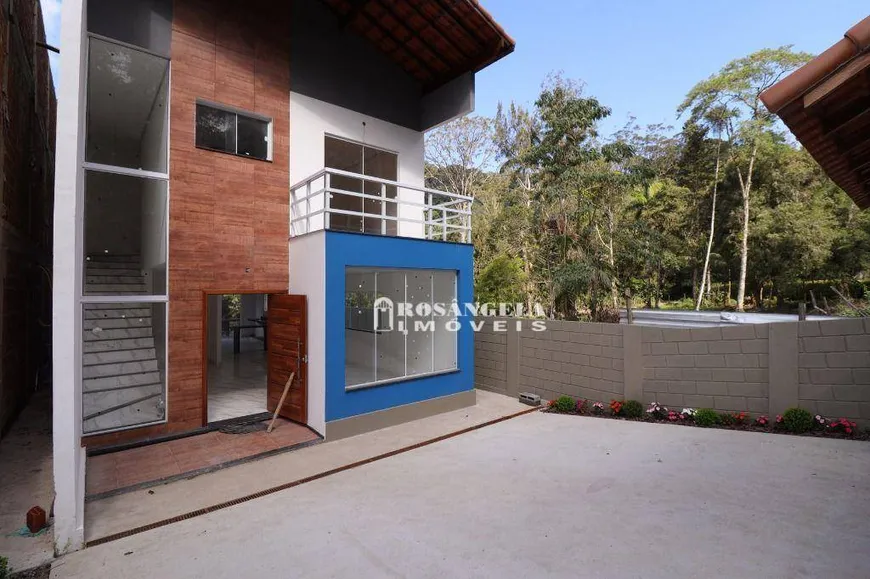 Foto 1 de Casa com 4 Quartos à venda, 216m² em Granja Guarani, Teresópolis