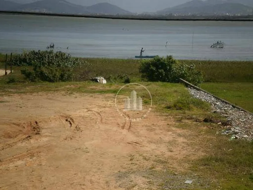 Foto 1 de Lote/Terreno à venda, 645m² em Ponta de Baixo, São José