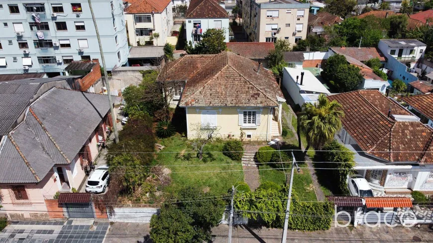 Foto 1 de Lote/Terreno à venda, 1100m² em Medianeira, Porto Alegre