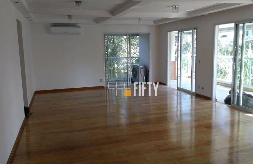 Foto 1 de Apartamento com 4 Quartos para alugar, 241m² em Granja Julieta, São Paulo