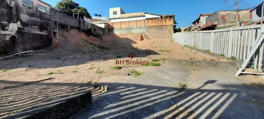 Foto 1 de Lote/Terreno à venda, 415m² em Califórnia, Belo Horizonte