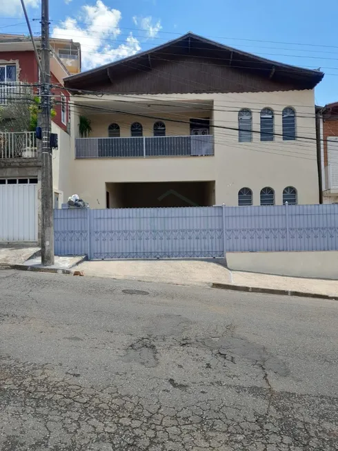 Foto 1 de Casa com 3 Quartos à venda, 180m² em Santa Angela, Poços de Caldas