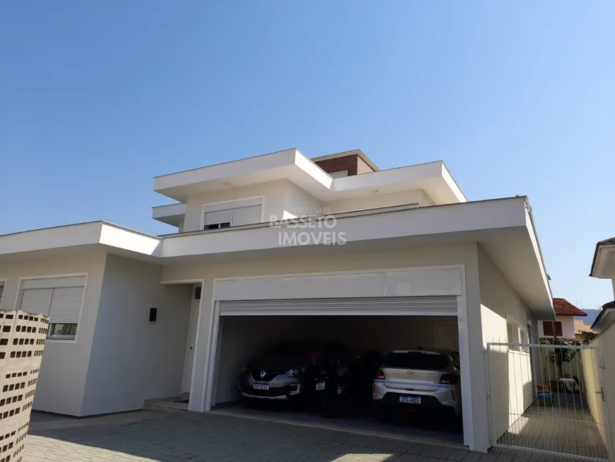 Foto 1 de Casa com 4 Quartos à venda, 322m² em Córrego Grande, Florianópolis