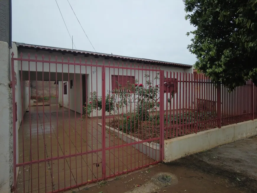 Foto 1 de Casa com 2 Quartos à venda, 129m² em Parque Residencial Joaquim Toledo Piza, Londrina