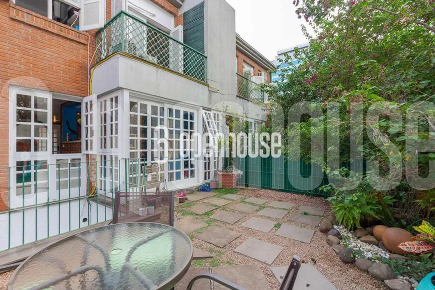 Foto 1 de Casa de Condomínio com 4 Quartos à venda, 300m² em Chácara das Pedras, Porto Alegre