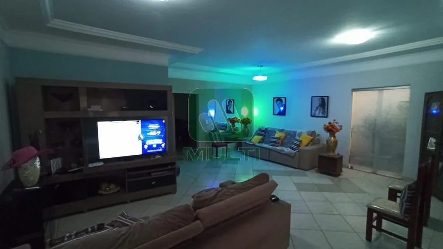 Foto 1 de Casa com 4 Quartos à venda, 300m² em Lidice, Uberlândia