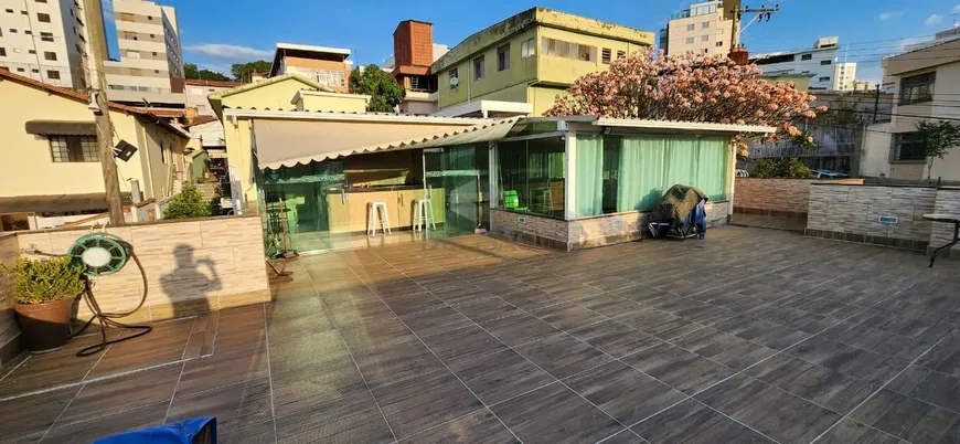 Foto 1 de Casa com 4 Quartos para alugar, 200m² em Nova Floresta, Belo Horizonte