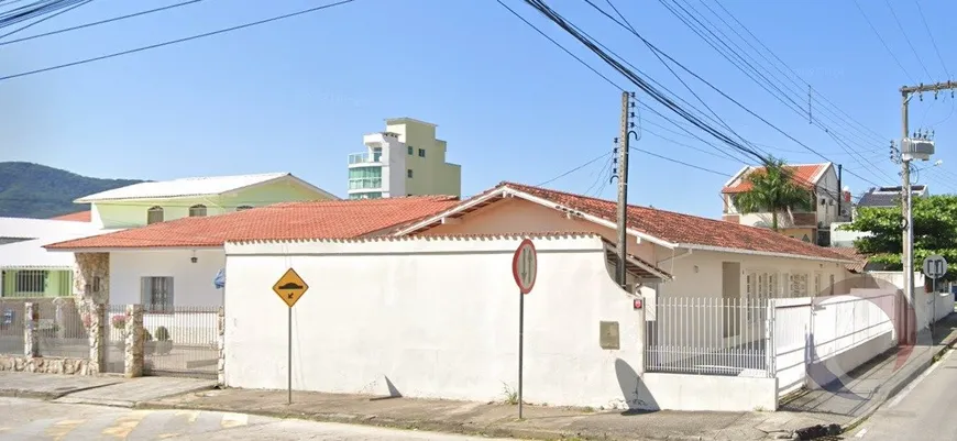 Foto 1 de Lote/Terreno à venda, 325m² em Trindade, Florianópolis