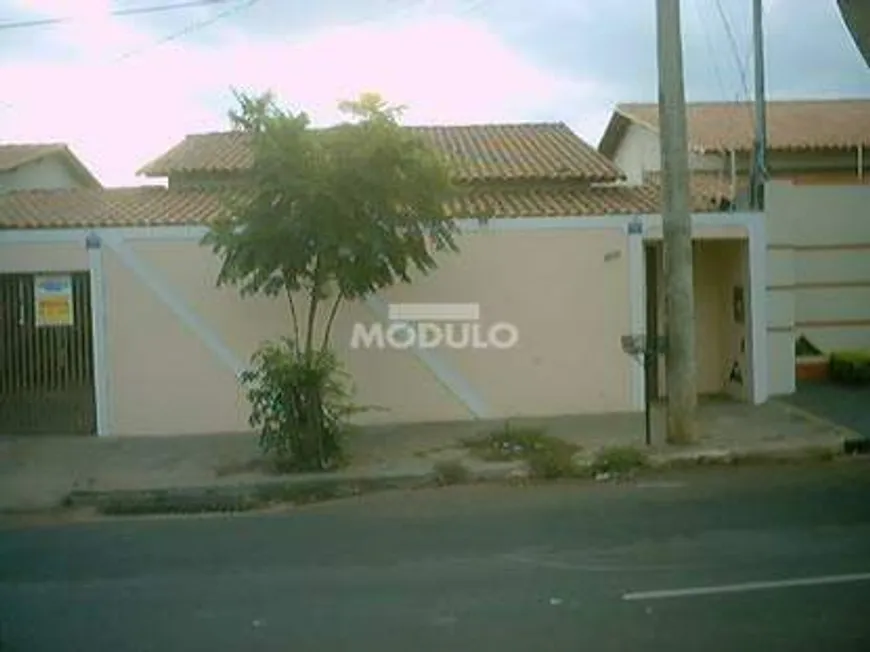 Foto 1 de Casa com 3 Quartos para alugar, 189m² em Santa Mônica, Uberlândia