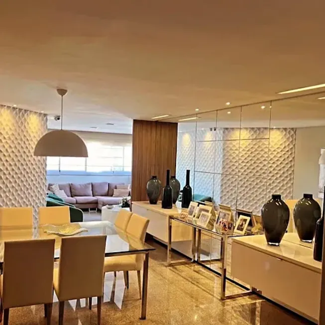 Foto 1 de Apartamento com 3 Quartos à venda, 157m² em Ponta Verde, Maceió