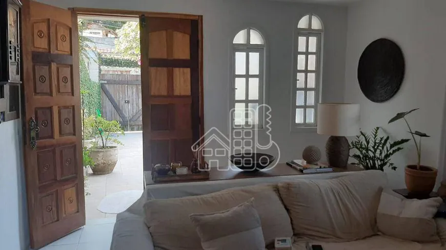 Foto 1 de Casa com 3 Quartos à venda, 109m² em Centro, São Gonçalo