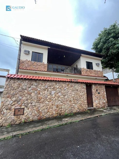 Foto 1 de Casa com 4 Quartos à venda, 243m² em Del Castilho, Rio de Janeiro