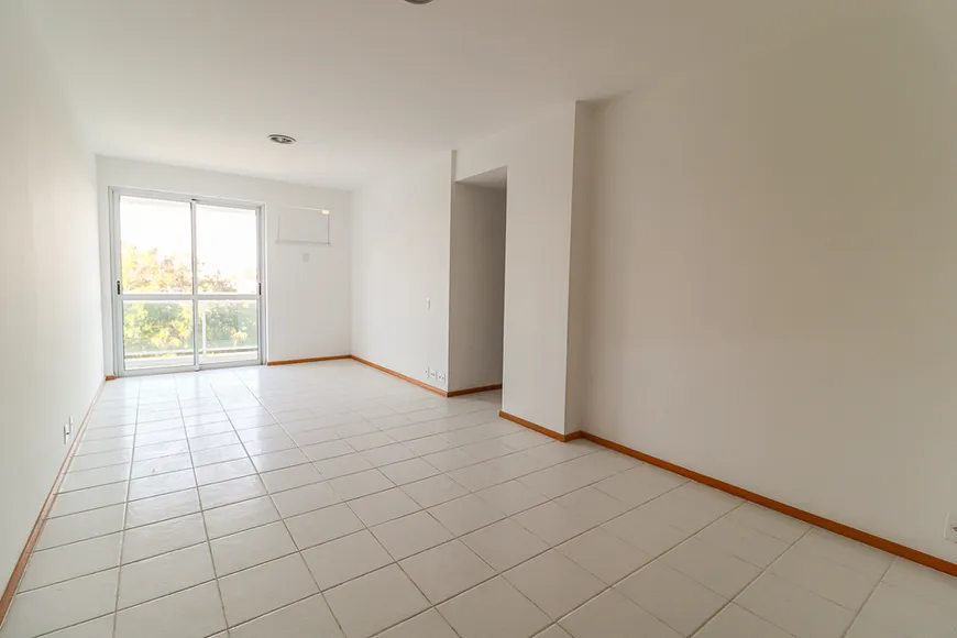 Foto 1 de Apartamento com 4 Quartos à venda, 100m² em Recreio Dos Bandeirantes, Rio de Janeiro