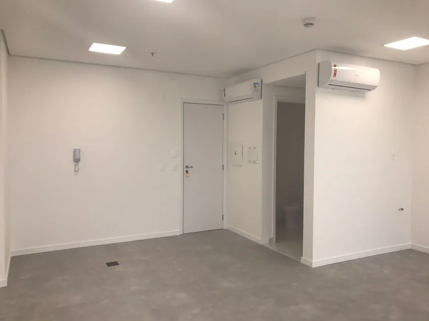 Foto 1 de Sala Comercial para alugar, 33m² em Vila Homero Thon, Santo André