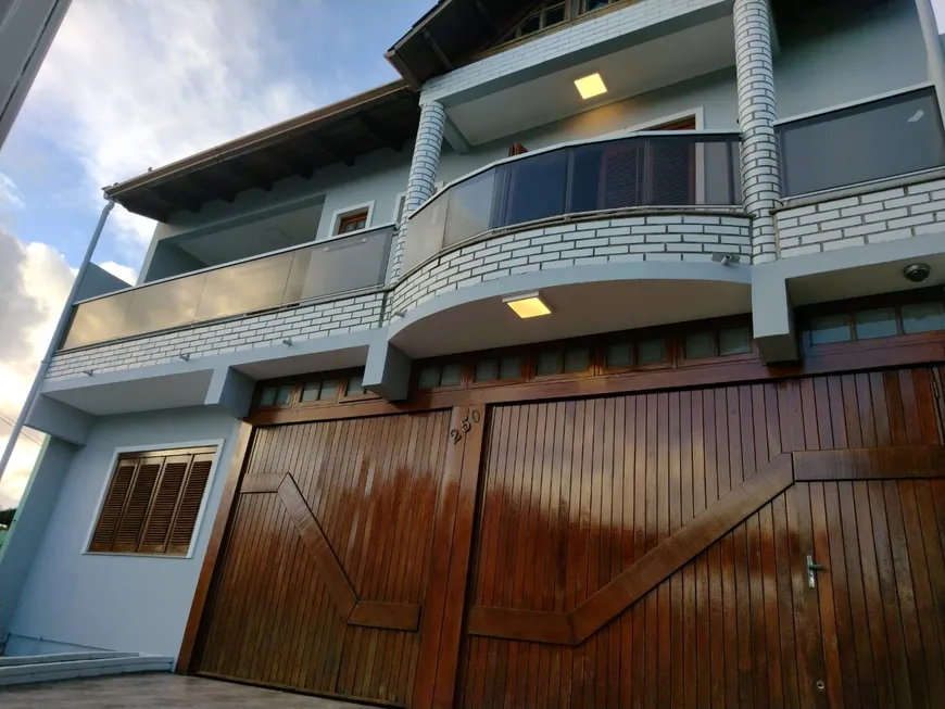 Foto 1 de Casa com 3 Quartos à venda, 310m² em Rubem Berta, Porto Alegre
