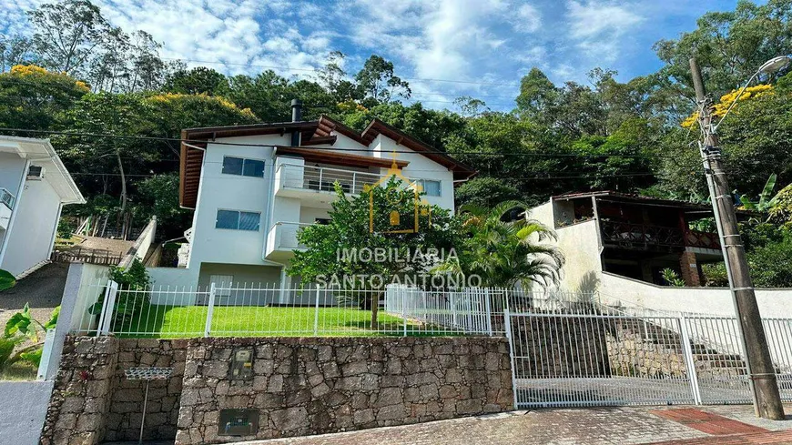 Foto 1 de Casa com 3 Quartos à venda, 227m² em Sambaqui, Florianópolis