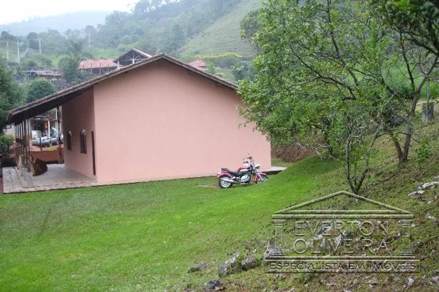 Foto 1 de Fazenda/Sítio com 3 Quartos à venda, 210m² em Boa Vista, Igaratá