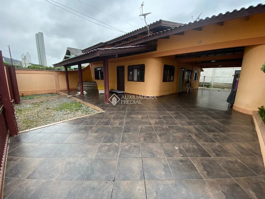 Foto 1 de Casa com 3 Quartos à venda, 197m² em Nova Esperanca, Balneário Camboriú