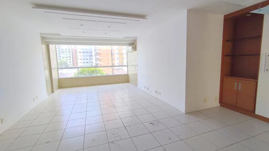 Foto 1 de Apartamento com 3 Quartos para alugar, 155m² em Praia do Canto, Vitória